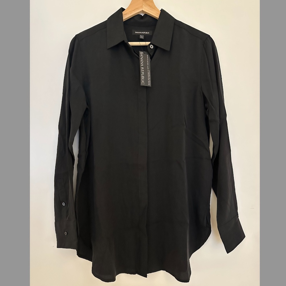 BNWT- Banana Republic Black Flowy Dress Shirt Lyocell Blouse (S)